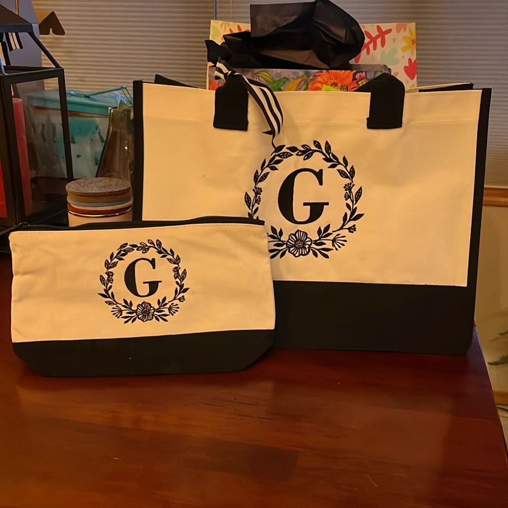 ‘G’ tote bag & makeup bag